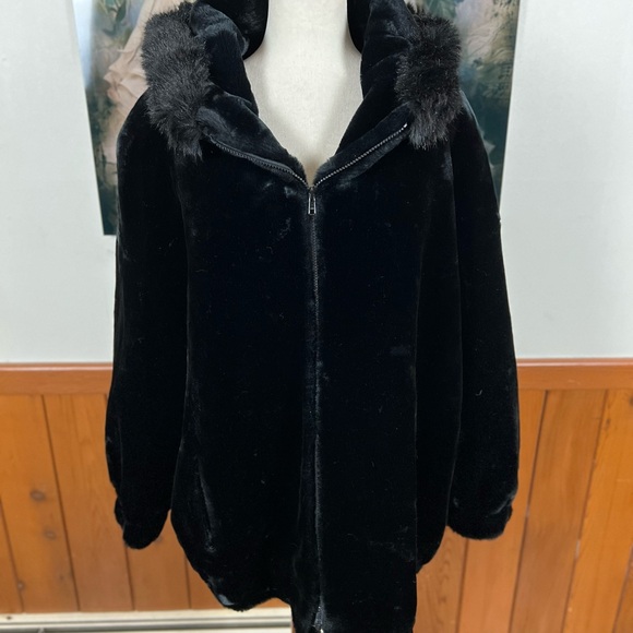 Super Cool Vintage Y2K Gallery Faux Fur Bomber Jacket! - Picture 3 of 7
